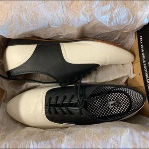 Saddle oxford vans size 8